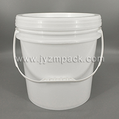 8 Liter plastic bucket
